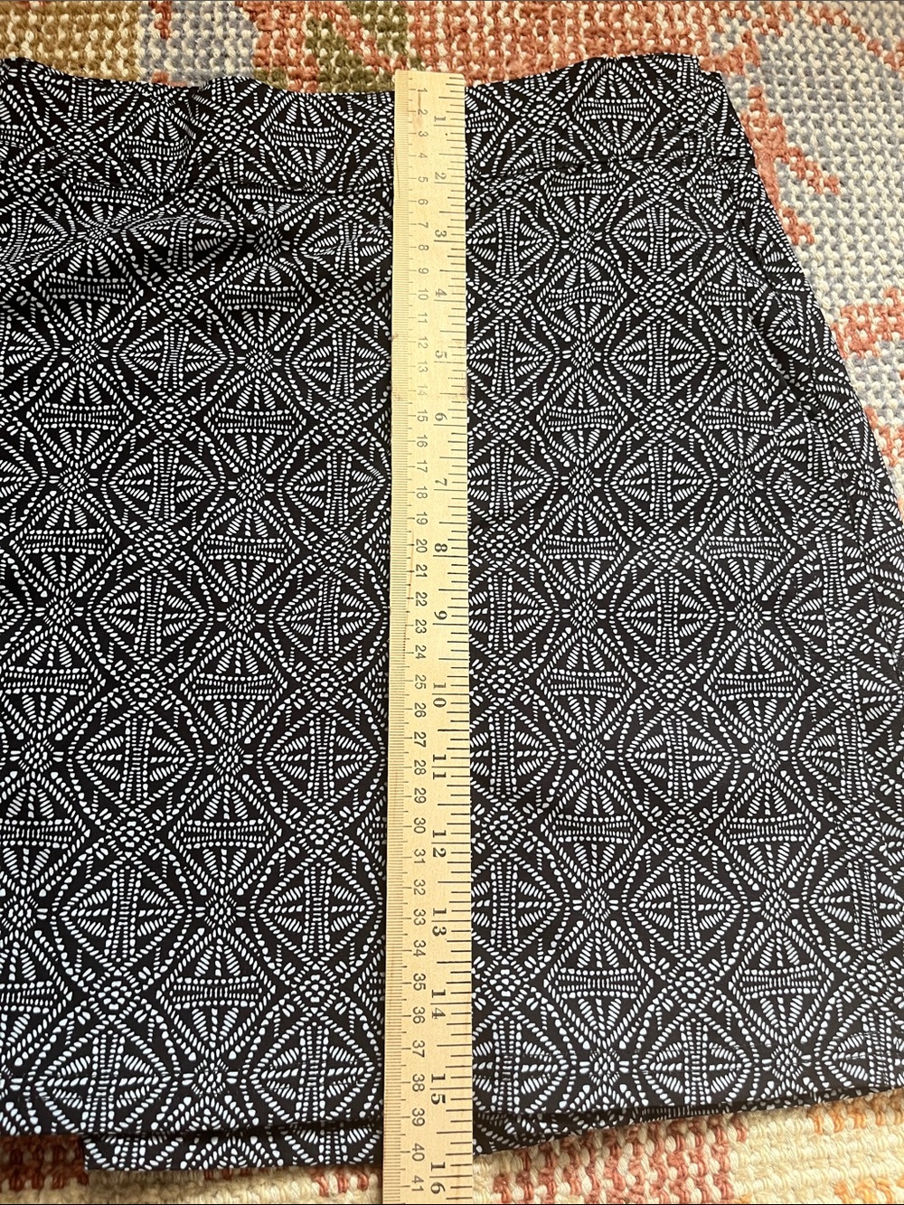 Rip Skirt Hawaii Black and White Pattern Size Small - Picture 3 of 8